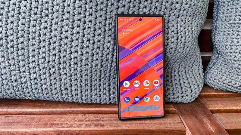 Màn hình của Pixel 6 có thể được xem như ‘tỉ lệ vàng’ khi nói tới màn hình dành cho điện thoại với kích thước 6.4 inch. Nguồn: Tom's Guide.