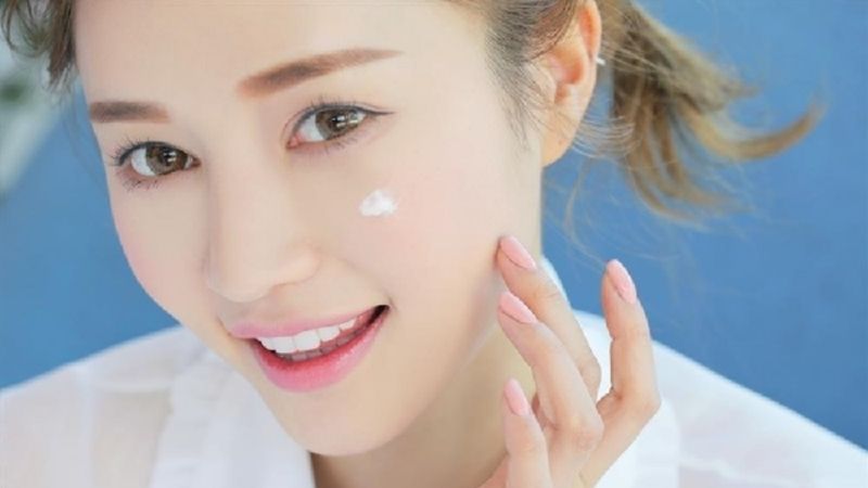 Đợi 5-10 phút sau khi bôi kem chứa Zinc Oxide để da được bảo vệ tốt nhất