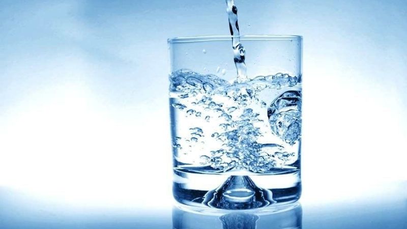 Người tập bụng nên uống đủ 3 - 5 lít nước lọc mỗi ngày.