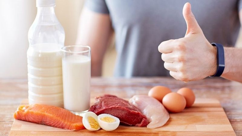 Cần cung cấp vừa đủ lượng protein cần thiết cho cơ thể.