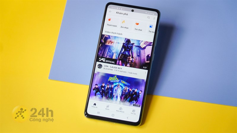 Galaxy A52s 5G - một chiếc điện thoại đầy mạnh mẽ và đa chức năng. Hình ảnh liên quan đến chiếc điện thoại này chắc chắn sẽ khiến bạn nổi tiếng trên mạng xã hội đấy!