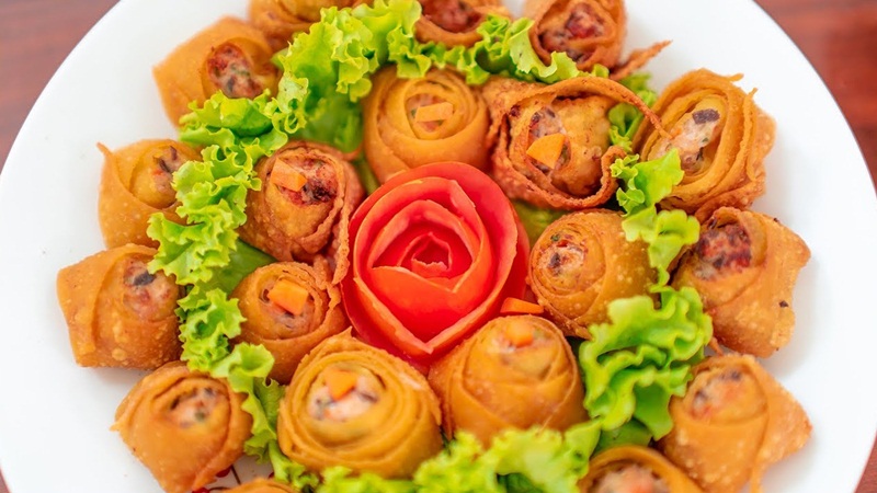 How to make beautiful deep-fried rose wontons for family meals