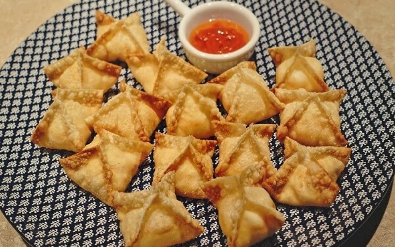 Learn how to make delicious and attractive crispy fried shrimp wontons