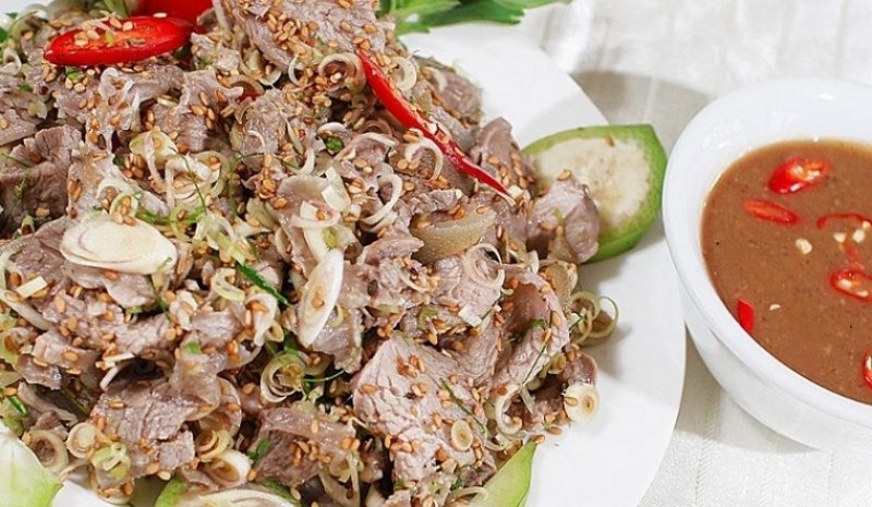 How to make fried goat meat with lemongrass and chili makes the whole family praise it