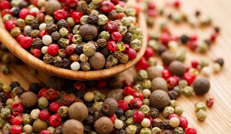 Giá tiêu hôm nay 3/11/2021: Giá tiêu giảm mạnh khoảng 85.500 - 88.500 đồng/kg