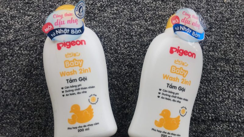 Tắm gội toàn thân cho bé Pigeon hoa hướng dương