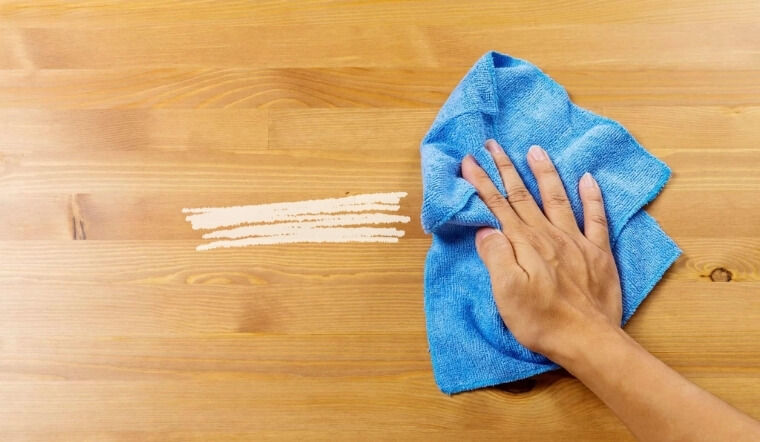 Mẹo tẩy vết bút xóa trên bàn gỗ, bàn làm việc đơn giản