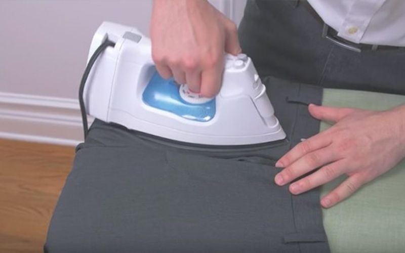 Как гладить брюки со. Iron trousers. Ironing trousers. Ironing Pants.