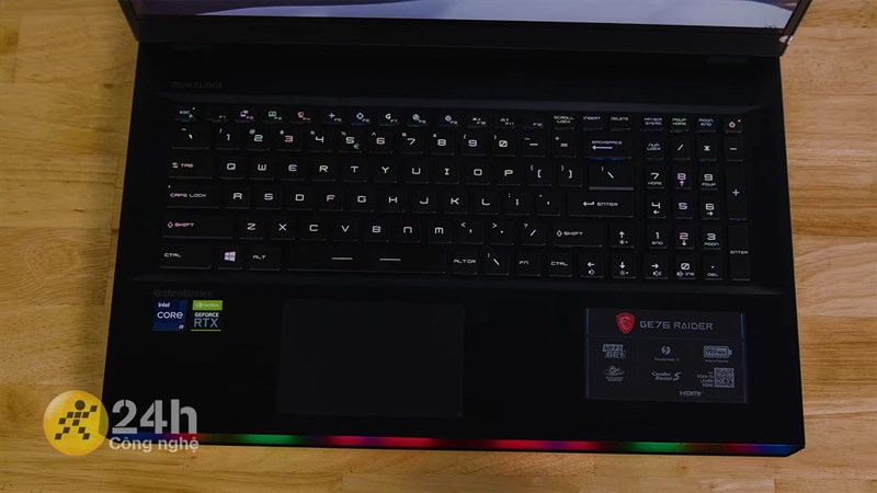 Bàn phím cùng phần TouchPad của MSI GE76 Raider. Bàn phím cùng phần TouchPad của MSI GE76 Raider.