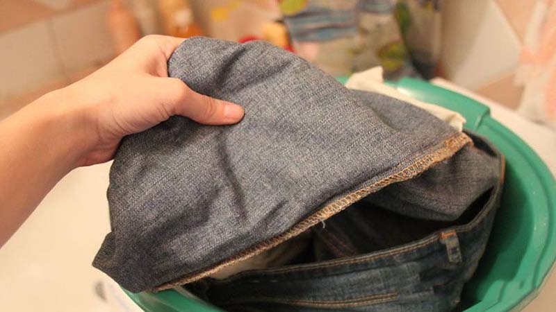 Những sai lầm khi giặt quần jean bằng máy giặt khiến quần nhanh hỏng