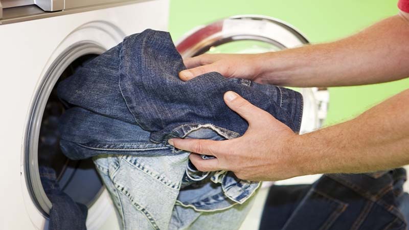 Không nên giặt quá nhiều quần cùng lúc