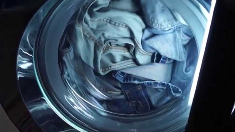 Giặt quần jean bằng nước nóng