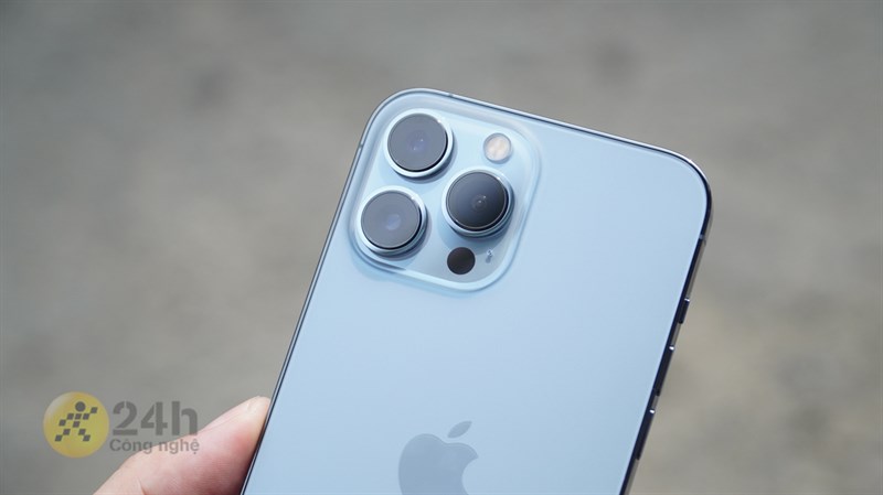 Kích thước và khẩu độ trên camera chính của iPhone 13 Pro Max đã được cải thiện hơn nhiều so với thế hệ tiền nhiệm.