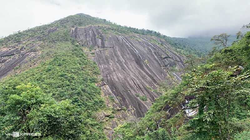 Đỉnh núi Pờ Ma Lung