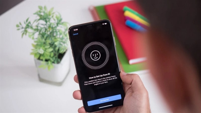 Bé gái 9 tuổi cứu sống cả gia đình nhờ mở khóa iPhone bằng khuôn mặt của người bố đã bất tỉnh Bé gái 9 tuổi cứu sống cả gia đình nhờ mở khóa iPhone bằng khuôn mặt của người bố đã bất tỉnh