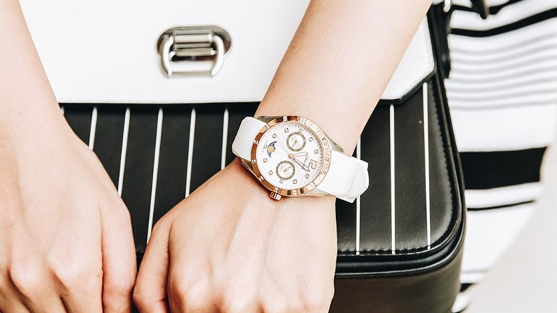 Đồng hồ cơ Thụy Sĩ thanh lý giá đẹp hết ý ở TGDĐ, rẻ hơn tận 70% Đồng hồ cơ Thụy Sĩ thanh lý giá đẹp hết ý ở TGDĐ, rẻ hơn tận 70%