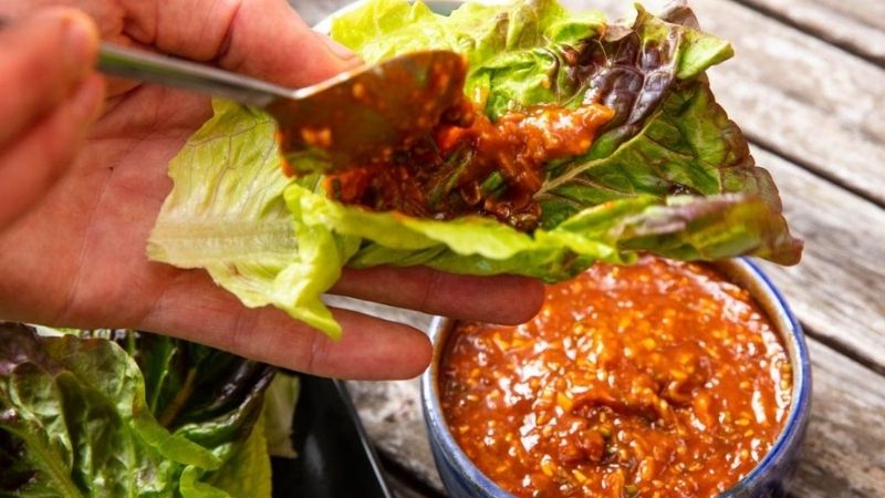 Tương chấm thịt nướng là loại sốt không thể thiếu khi ăn BBQ Hàn Quốc