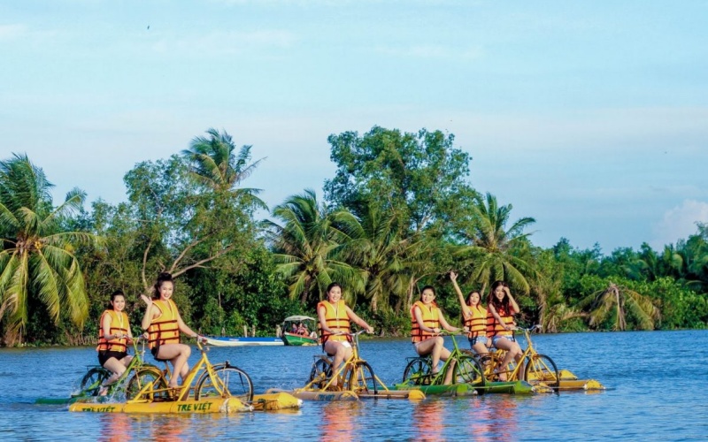 Làng du lịch Tre Việt