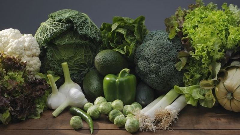 Ăn nhiều rau có màu xanh đậm là nguồn cung cấp collagen hiệu quả.