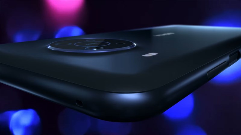 Nokia X100 có thiết kế quen thuộc với các góc được bo tròn