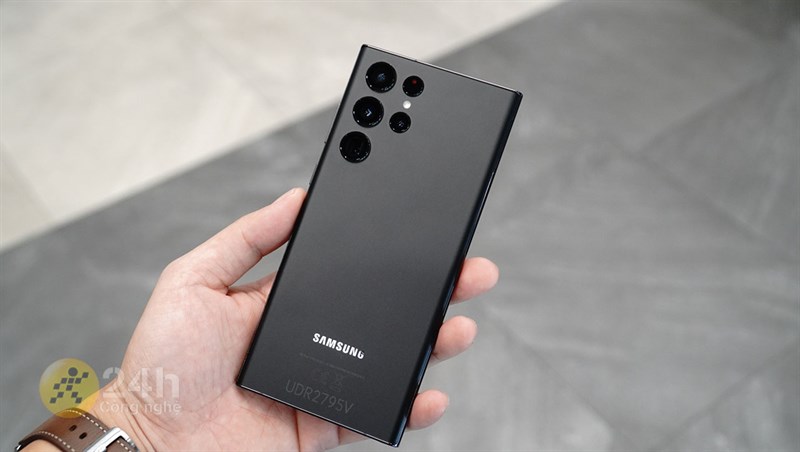 Samsung Galaxy S22 Ultra: Hãy tận hưởng trải nghiệm công nghệ đỉnh cao với chiếc điện thoại thông minh Samsung Galaxy S22 Ultra. Sản phẩm có thiết kế sang trọng, hiệu suất mạnh mẽ và chất lượng camera tuyệt vời. Nhấn vào hình ảnh để biết thêm chi tiết!