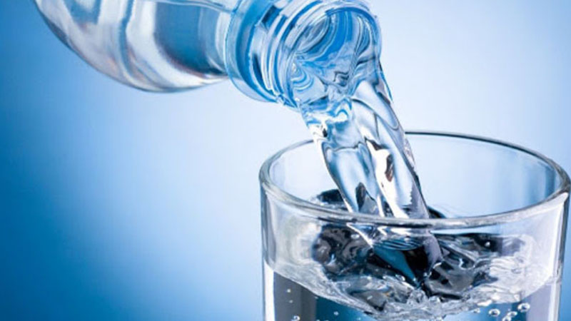 Hãy sử dụng nước đóng chai trước thời gian sử dụng được nhà sản xuất in trên chai để đảm bảo chất lượng
