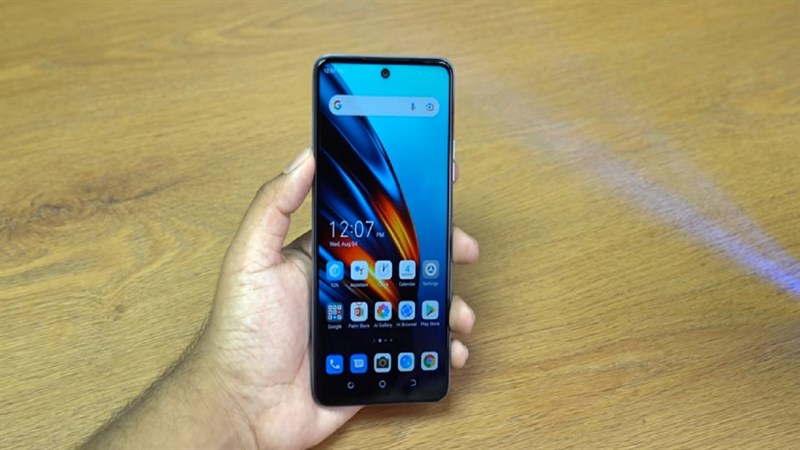 Màn hình 6.9 inch của chiếc Tecno Pova 2