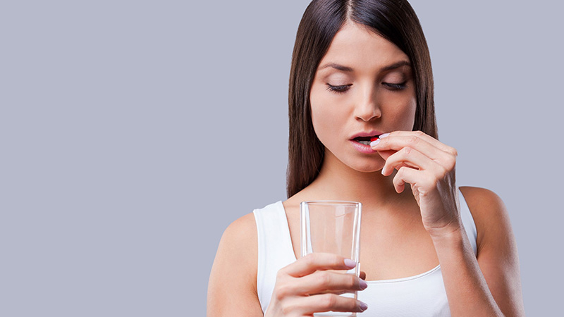 Nên uống lysine cùng với nước khi bụng đói