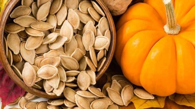 Hạt bí ngô và hạt hướng dương chứa lượng lớn phốt pho