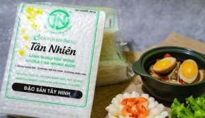 Thưởng thức bánh tráng siêu mỏng Tân Nhiên đặc sản Tây Ninh