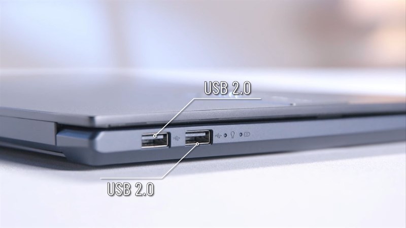 Cạnh trái của ASUS VivoBook Pro 15 OLED K3500PC. Cạnh trái của ASUS VivoBook Pro 15 OLED K3500PC.