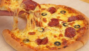 Chia sẻ cách nướng pizza bằng lò nướng không cần men nở, không nhồi bột