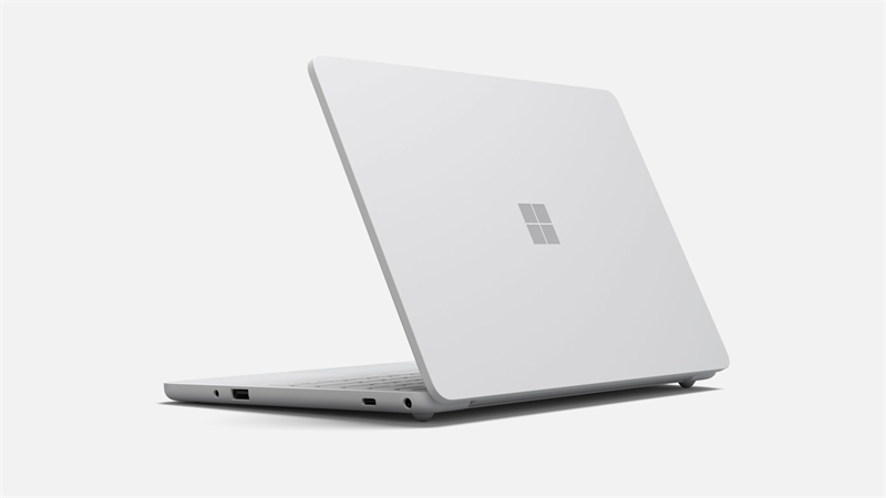 Surface Laptop SE được thiết kế hoàn toàn bằng nhựa Surface Laptop SE được thiết kế hoàn toàn bằng nhựa