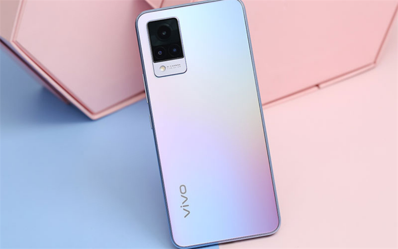 Ba mẫu smartphone cấu hình cao giảm cực khủng, giá từ 6.x triệu đồng