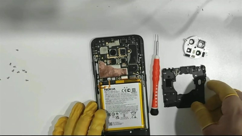 Tháo rời Nokia X100 Tháo rời Nokia X100