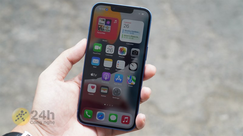 iPhone 13 là chiếc điện thoại sở hữu cấu hình mạnh mẽ, pin sử dụng làm việc, chơi game liên tục rất lâu iPhone 13 là chiếc điện thoại sở hữu cấu hình mạnh mẽ, pin sử dụng làm việc, chơi game liên tục rất lâu