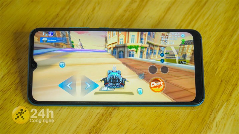 Pin 5.000 mAh của Realme C11 (2021) vẫn có thể đáp ứng tốt nhu cầu chiến game trong thời gian dài.