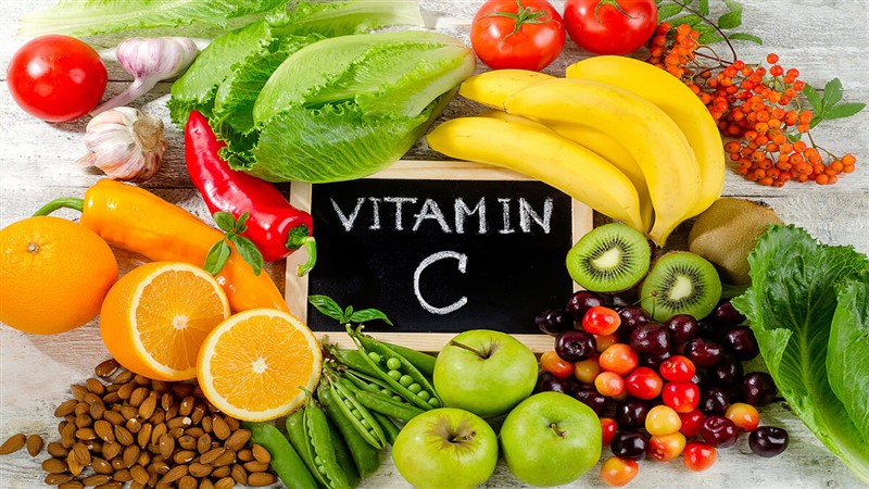 Vitamin C rất tốt trong việc điều trị thâm môi