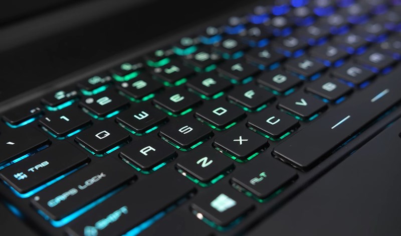 Bàn phím đầy đủ kết hợp đèn nền led RGB. Nguồn: Youtube.