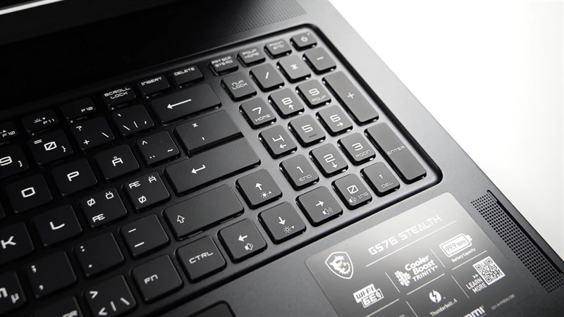 Viên pin với dung lượng là 99,9Wh. Nguồn: Youtube.