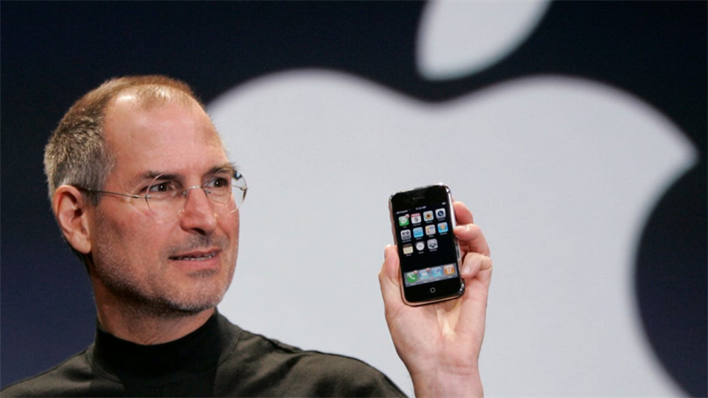 Chiếc iPhone đầu tiên ra mắt năm 2007. Nguồn: Business Insider.