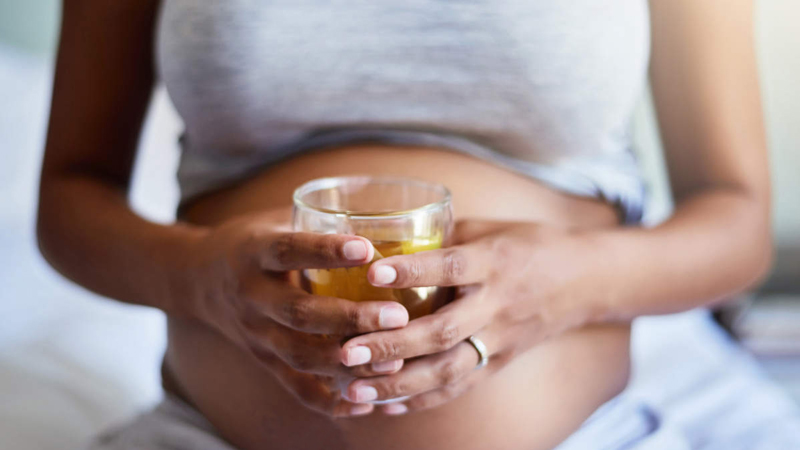 Phụ nữ mang thai có thể uống một hoặc hai tách trà xanh mỗi ngày.