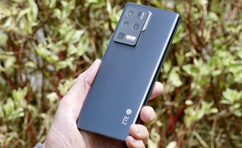 ZTE Axon 30 Ultra phiên bản thường