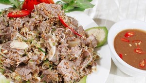 Chiêu đãi thực khách cùng thịt lợn tái chanh lạ miệng, ngon vô đối