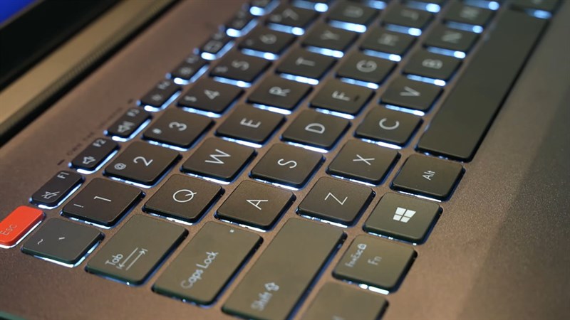 Bàn phím với 3 mức độ điều chỉnh sáng trong từng hoàn cảnh. Nguồn: Youtube.