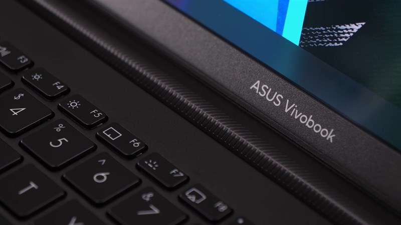 Viền dưới màn hình trông hơi dày. Nguồn: Youtube.