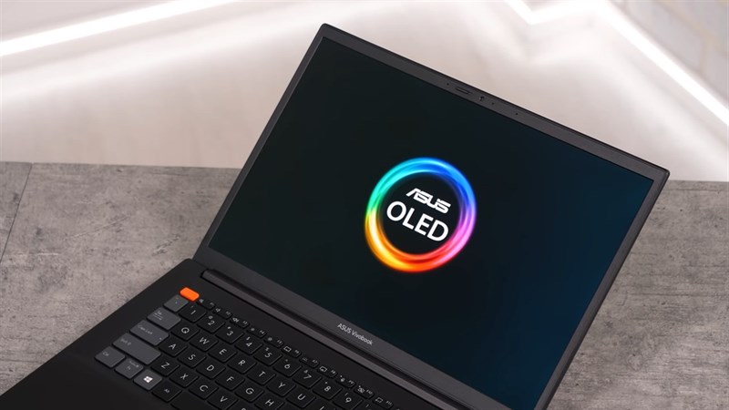 Màn hình OLED cải thiện tuổi thọ và độ sáng tốt hơn. Nguồn: Youtube.