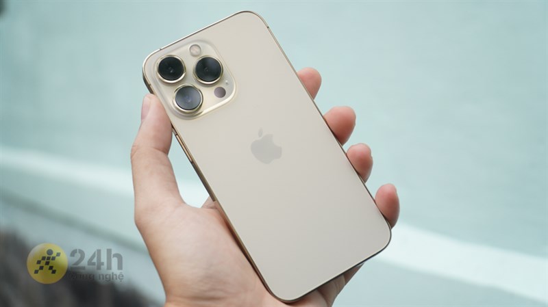 Đã bao giờ bạn tò mò về sự khác biệt giữa iPhone 13 Pro Max và iPhone 13 Pro, hai siêu phẩm của Apple? Hãy xem ảnh để thấy sự khác biệt về màu sắc, kích thước và tính năng giữa hai sản phẩm này.