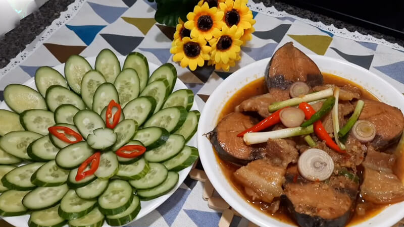 Cá ngừ kho thịt ba chỉ đẹp mắt, thơm ngon