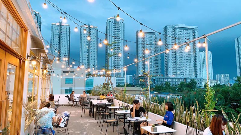 10 rooftop cafes in Saigon, checked-in “virtual life” by young people